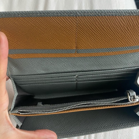 Prada wallet w/ authentication card - Picture 4 of 6